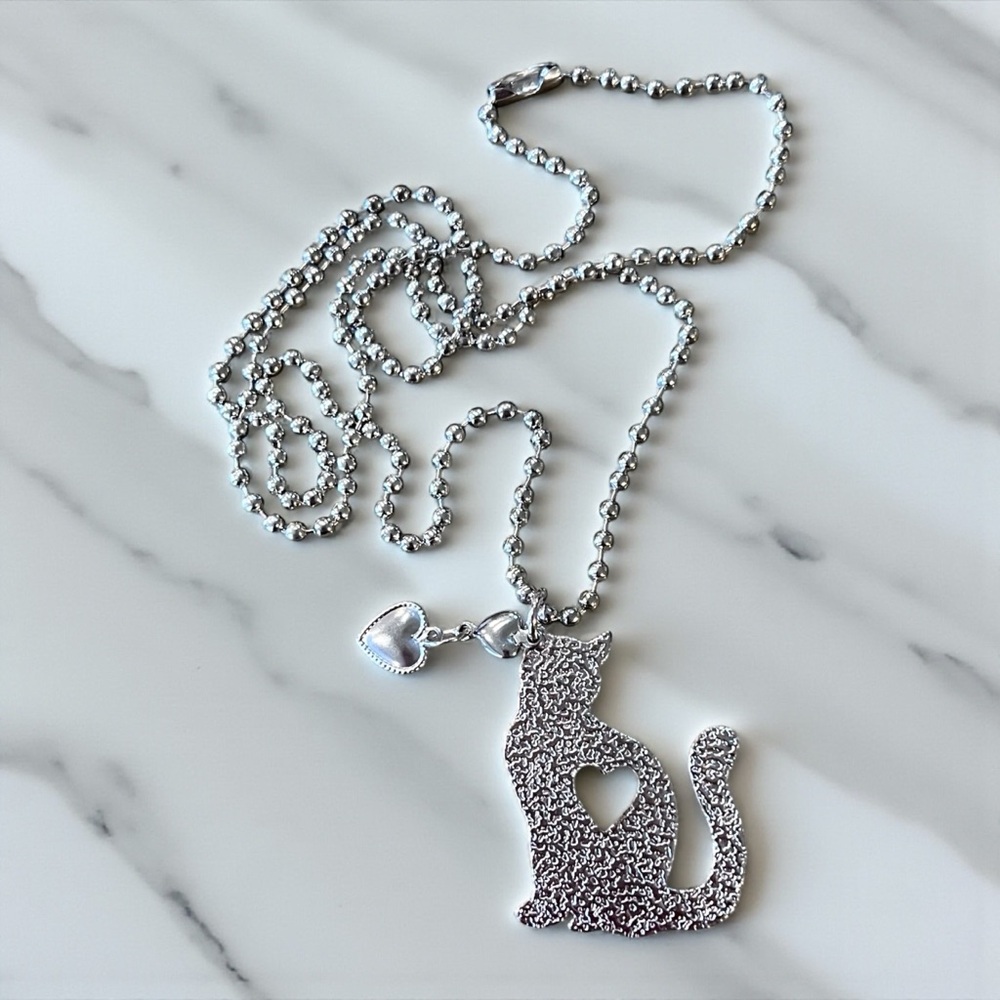 Beautiful Stainless Steel Silver Toned Cat and Heart Pendant Necklace - Picture 9 of 17